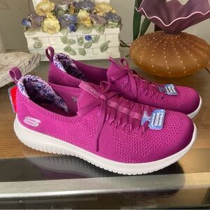 SKECHERS WOMENS ULTRA FLEX FLOURISHING VIEW SNEAKERS 8.5 Wide NEW